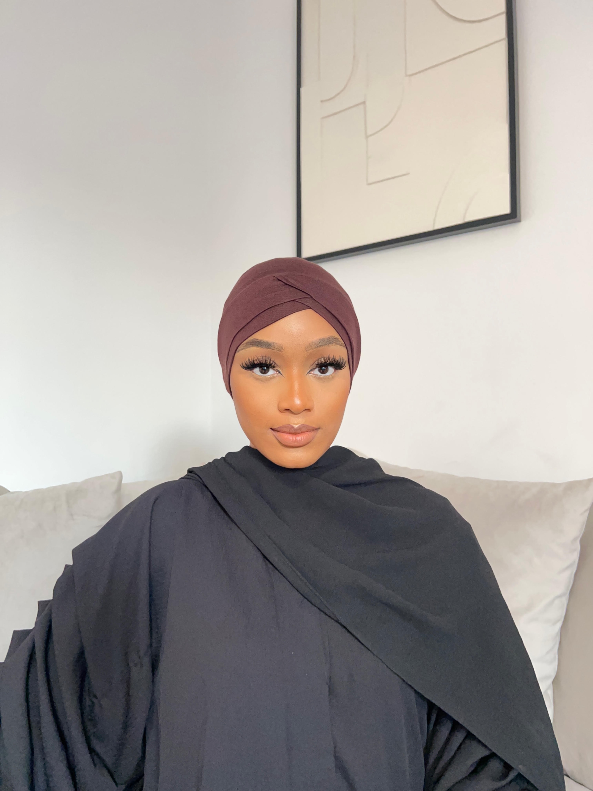 Accessoires de mode pour femme musulmane : sous-bonnets, épingles à Hijab, bandeaux pour ajuster et maintenir le voile.